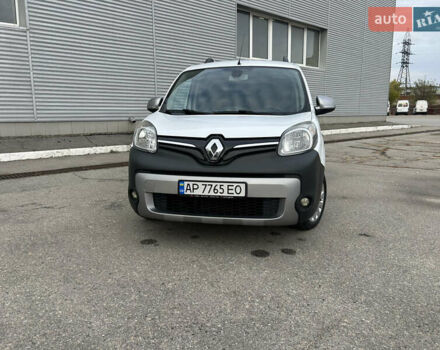 Рено Кенгу 2017 в Киеве на Automoto.ua Белый Рено Кенгу, объемом двигателя 1.5 л и пробегом 228 тыс. км за 12500 $, фото 3 на Automoto.ua
