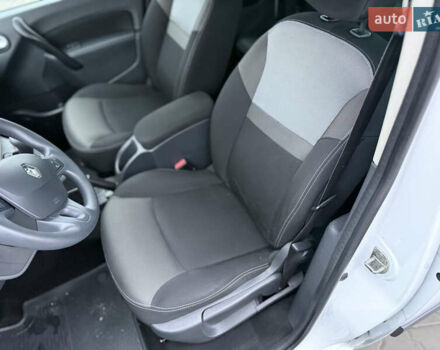 Белый Рено Кенгу, объемом двигателя 1.46 л и пробегом 201 тыс. км за 12700 $, фото 43 на Automoto.ua