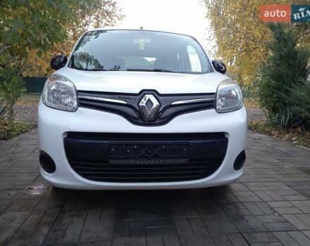 Рено Кенгу 2017 в Киеве на Automoto.ua Белый Рено Кенгу, объемом двигателя 1.5 л и пробегом 260 тыс. км за 11400 $, фото 26 на Automoto.ua