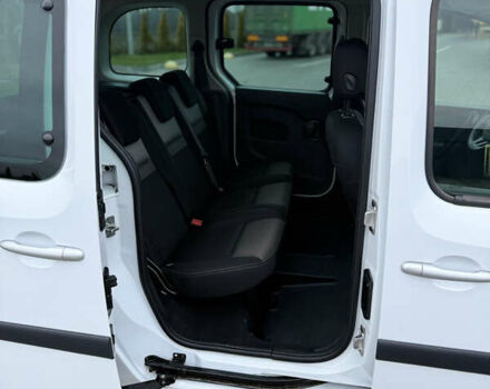 Белый Рено Кенгу, объемом двигателя 1.46 л и пробегом 201 тыс. км за 12700 $, фото 26 на Automoto.ua