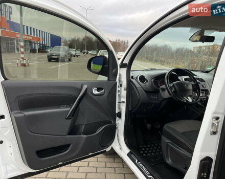 Білий Рено Кєнгу, об'ємом двигуна 1.5 л та пробігом 180 тис. км за 13700 $, фото 17 на Automoto.ua