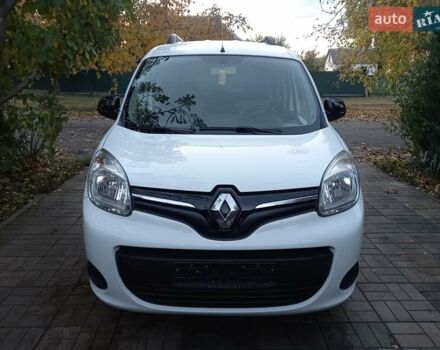 Рено Кенгу 2017 в Киеве на Automoto.ua Белый Рено Кенгу, объемом двигателя 1.5 л и пробегом 260 тыс. км за 11400 $, фото 25 на Automoto.ua