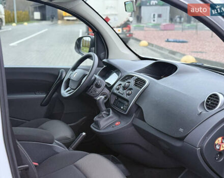 Белый Рено Кенгу, объемом двигателя 1.46 л и пробегом 201 тыс. км за 12700 $, фото 22 на Automoto.ua