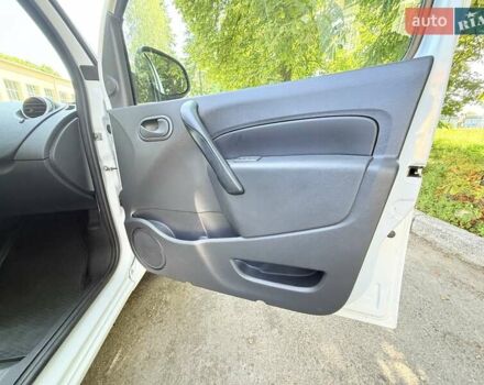 Белый Рено Кенгу, объемом двигателя 0 л и пробегом 27 тыс. км за 9700 $, фото 22 на Automoto.ua