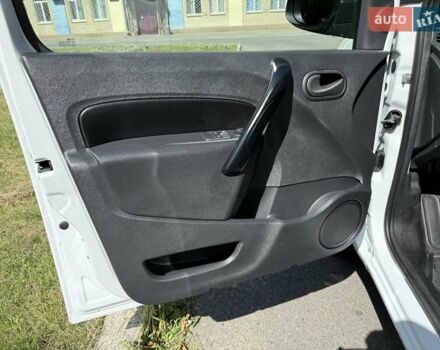 Белый Рено Кенгу, объемом двигателя 0 л и пробегом 27 тыс. км за 9700 $, фото 12 на Automoto.ua