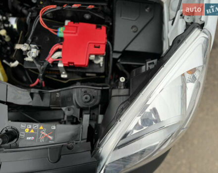 Белый Рено Кенгу, объемом двигателя 1.5 л и пробегом 71 тыс. км за 14700 $, фото 92 на Automoto.ua