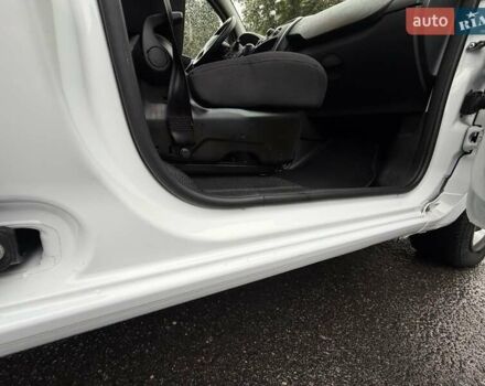 Белый Рено Кенгу, объемом двигателя 0 л и пробегом 10 тыс. км за 14700 $, фото 37 на Automoto.ua