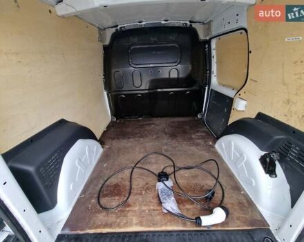 Белый Рено Кенгу, объемом двигателя 0 л и пробегом 105 тыс. км за 9100 $, фото 12 на Automoto.ua