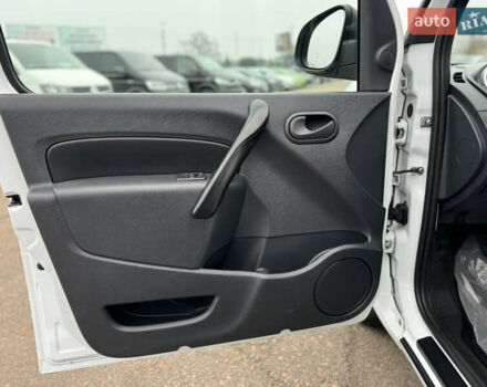 Белый Рено Кенгу, объемом двигателя 1.5 л и пробегом 71 тыс. км за 14700 $, фото 85 на Automoto.ua