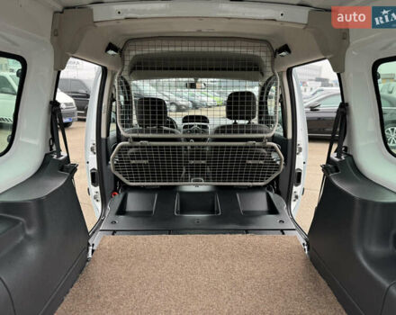 Белый Рено Кенгу, объемом двигателя 1.5 л и пробегом 71 тыс. км за 14700 $, фото 80 на Automoto.ua