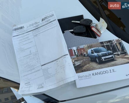 Белый Рено Кенгу, объемом двигателя 0 л и пробегом 11 тыс. км за 14799 $, фото 44 на Automoto.ua