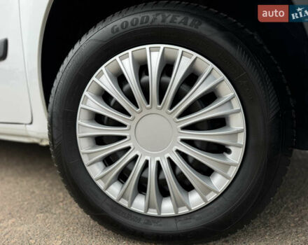 Белый Рено Кенгу, объемом двигателя 1.5 л и пробегом 71 тыс. км за 14700 $, фото 24 на Automoto.ua