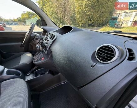 Белый Рено Кенгу, объемом двигателя 0 л и пробегом 19 тыс. км за 9900 $, фото 27 на Automoto.ua