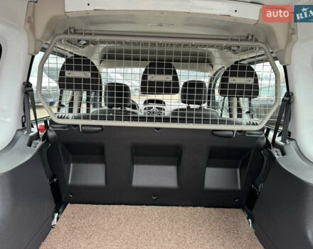 Белый Рено Кенгу, объемом двигателя 1.5 л и пробегом 71 тыс. км за 14700 $, фото 38 на Automoto.ua