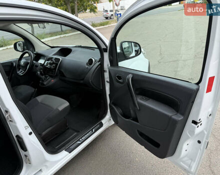 Белый Рено Кенгу, объемом двигателя 1.5 л и пробегом 117 тыс. км за 12999 $, фото 50 на Automoto.ua