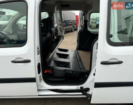 Белый Рено Кенгу, объемом двигателя 1.5 л и пробегом 71 тыс. км за 14700 $, фото 79 на Automoto.ua