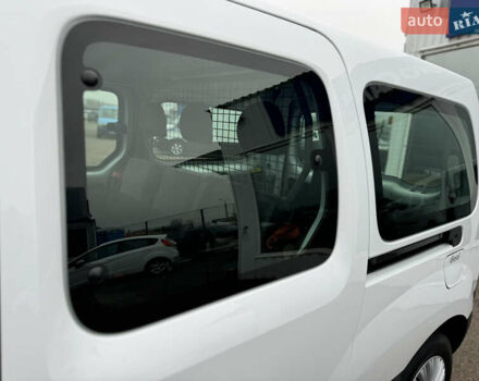 Белый Рено Кенгу, объемом двигателя 1.5 л и пробегом 71 тыс. км за 14700 $, фото 13 на Automoto.ua