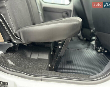 Белый Рено Кенгу, объемом двигателя 1.5 л и пробегом 71 тыс. км за 14700 $, фото 43 на Automoto.ua