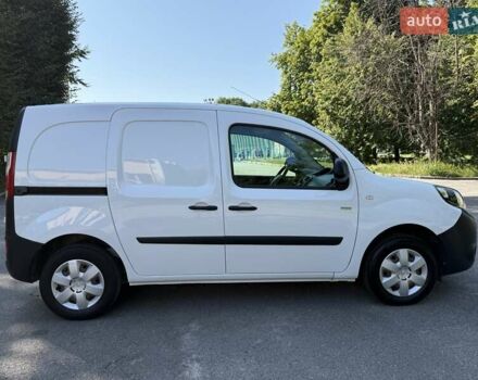 Белый Рено Кенгу, объемом двигателя 0 л и пробегом 19 тыс. км за 9900 $, фото 6 на Automoto.ua
