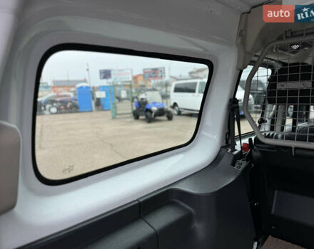 Белый Рено Кенгу, объемом двигателя 1.5 л и пробегом 71 тыс. км за 14700 $, фото 41 на Automoto.ua