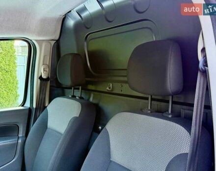 Белый Рено Кенгу, объемом двигателя 0 л и пробегом 75 тыс. км за 9999 $, фото 33 на Automoto.ua