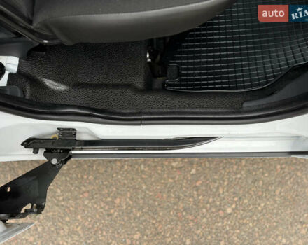 Белый Рено Кенгу, объемом двигателя 1.5 л и пробегом 71 тыс. км за 14700 $, фото 42 на Automoto.ua