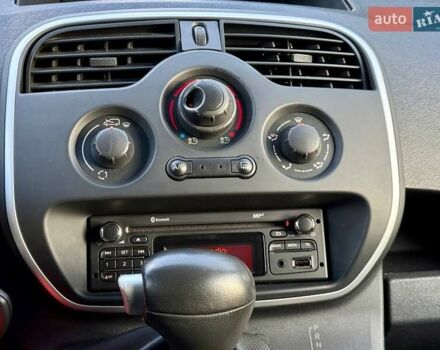 Белый Рено Кенгу, объемом двигателя 0 л и пробегом 75 тыс. км за 9999 $, фото 24 на Automoto.ua