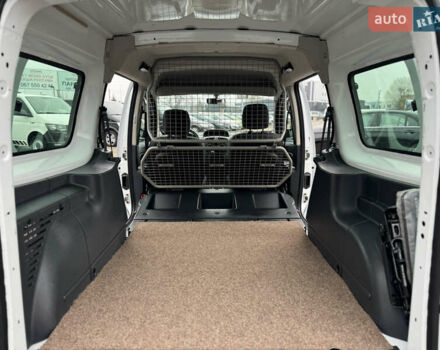 Белый Рено Кенгу, объемом двигателя 1.5 л и пробегом 71 тыс. км за 14700 $, фото 81 на Automoto.ua