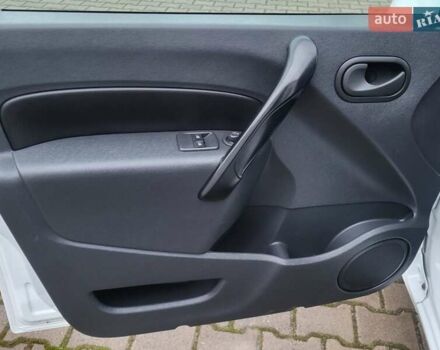 Белый Рено Кенгу, объемом двигателя 1.5 л и пробегом 200 тыс. км за 12900 $, фото 16 на Automoto.ua