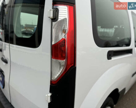 Белый Рено Кенгу, объемом двигателя 1.5 л и пробегом 71 тыс. км за 14700 $, фото 30 на Automoto.ua