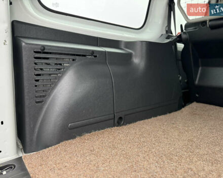 Белый Рено Кенгу, объемом двигателя 1.5 л и пробегом 71 тыс. км за 14700 $, фото 36 на Automoto.ua