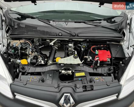 Белый Рено Кенгу, объемом двигателя 1.5 л и пробегом 71 тыс. км за 14700 $, фото 88 на Automoto.ua