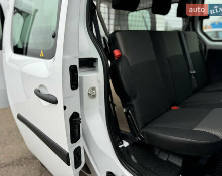 Белый Рено Кенгу, объемом двигателя 1.5 л и пробегом 71 тыс. км за 14700 $, фото 45 на Automoto.ua