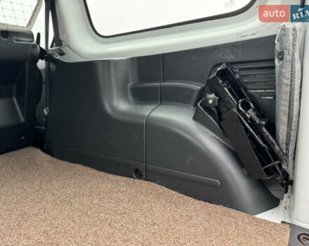 Белый Рено Кенгу, объемом двигателя 1.5 л и пробегом 71 тыс. км за 14700 $, фото 37 на Automoto.ua