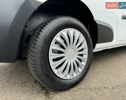 Белый Рено Кенгу, объемом двигателя 1.5 л и пробегом 71 тыс. км за 14700 $, фото 29 на Automoto.ua