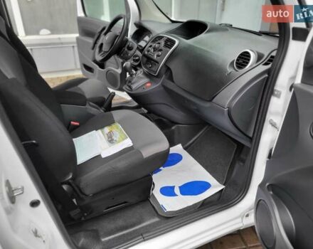 Белый Рено Кенгу, объемом двигателя 1.5 л и пробегом 200 тыс. км за 12900 $, фото 24 на Automoto.ua