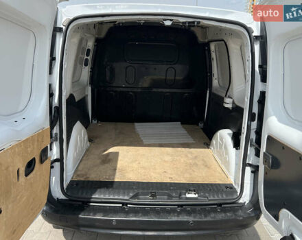 Белый Рено Кенгу, объемом двигателя 1.46 л и пробегом 178 тыс. км за 8900 $, фото 14 на Automoto.ua