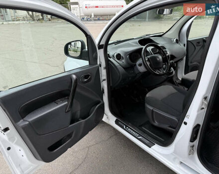 Белый Рено Кенгу, объемом двигателя 1.5 л и пробегом 117 тыс. км за 12999 $, фото 53 на Automoto.ua