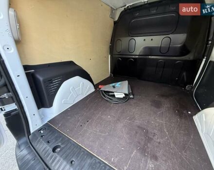 Белый Рено Кенгу, объемом двигателя 0 л и пробегом 19 тыс. км за 9900 $, фото 35 на Automoto.ua