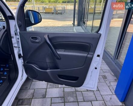 Белый Рено Кенгу, объемом двигателя 0 л и пробегом 39 тыс. км за 10500 $, фото 25 на Automoto.ua