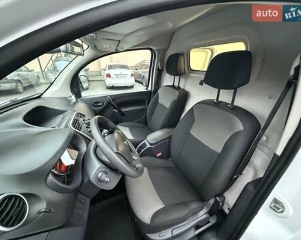 Белый Рено Кенгу, объемом двигателя 0 л и пробегом 61 тыс. км за 11900 $, фото 17 на Automoto.ua