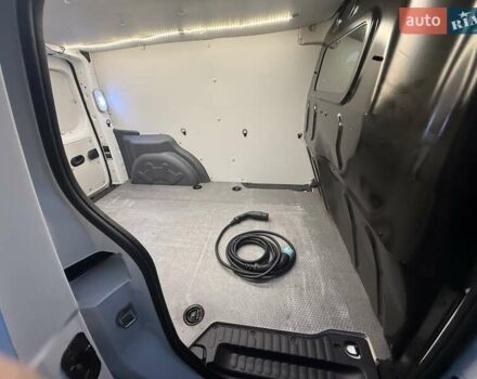 Белый Рено Кенгу, объемом двигателя 0 л и пробегом 61 тыс. км за 11900 $, фото 45 на Automoto.ua