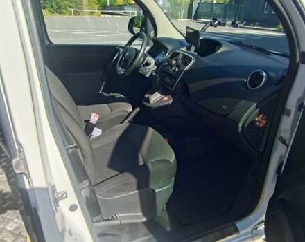 Белый Рено Кенгу, объемом двигателя 0 л и пробегом 39 тыс. км за 10500 $, фото 3 на Automoto.ua