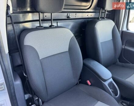 Белый Рено Кенгу, объемом двигателя 0 л и пробегом 39 тыс. км за 10500 $, фото 26 на Automoto.ua