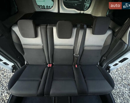 Білий Рено Кєнгу, об'ємом двигуна 1.5 л та пробігом 190 тис. км за 10800 $, фото 24 на Automoto.ua