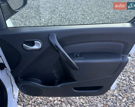 Білий Рено Кєнгу, об'ємом двигуна 1.5 л та пробігом 190 тис. км за 10800 $, фото 14 на Automoto.ua