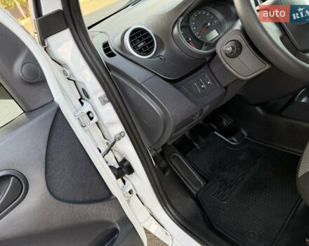 Белый Рено Кенгу, объемом двигателя 1.5 л и пробегом 168 тыс. км за 10799 $, фото 94 на Automoto.ua