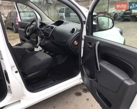 Белый Рено Кенгу, объемом двигателя 0 л и пробегом 135 тыс. км за 11855 $, фото 8 на Automoto.ua