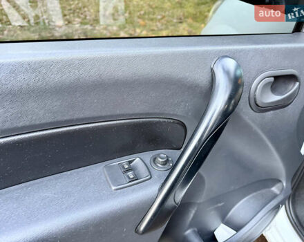 Белый Рено Кенгу, объемом двигателя 1.5 л и пробегом 201 тыс. км за 13700 $, фото 13 на Automoto.ua