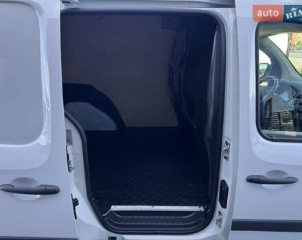 Белый Рено Кенгу, объемом двигателя 0 л и пробегом 39 тыс. км за 10500 $, фото 24 на Automoto.ua